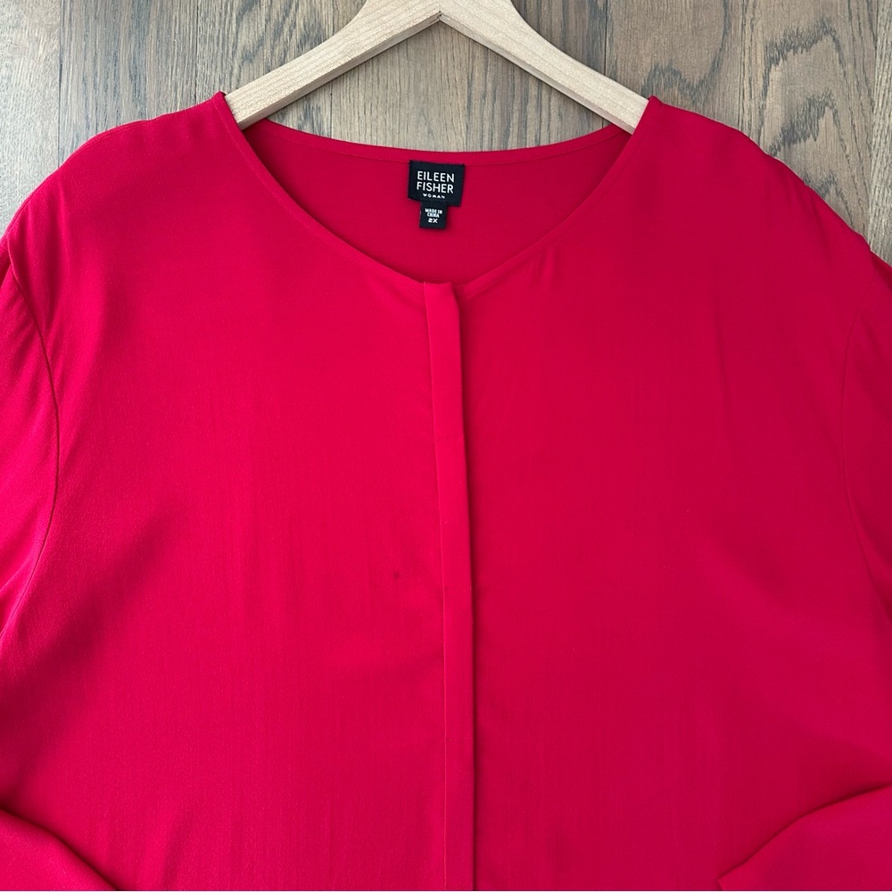 Eileen Fisher Woman Silk Crepe Round Neck Button Front Blouse in Red 2X - Picture 4 of 9